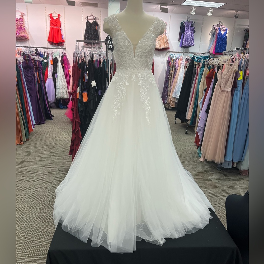 Dave and Johnny Lace & Tulle Aline Gown